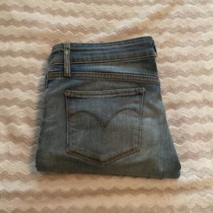 Straight Leg Levi’s Stretch Size 27